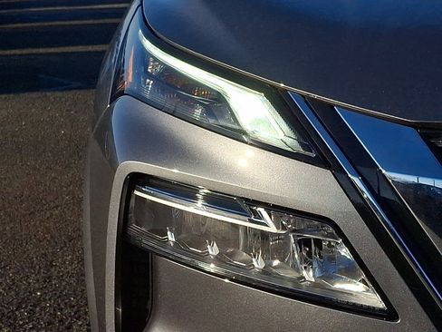 Used 2023 Nissan Rogue SV w/ SV Premium B Package image 9