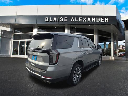 Used 2025 Chevrolet Tahoe High Country AWD/4WD image 3