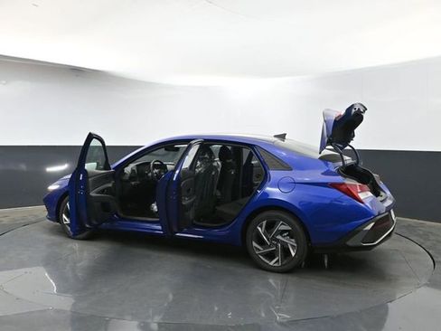 Used 2025 Hyundai Elantra SEL image 41