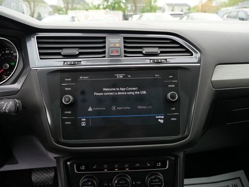 Used 2021 Volkswagen Tiguan SE w/ Panoramic Sunroof Package AWD/4WD image 13