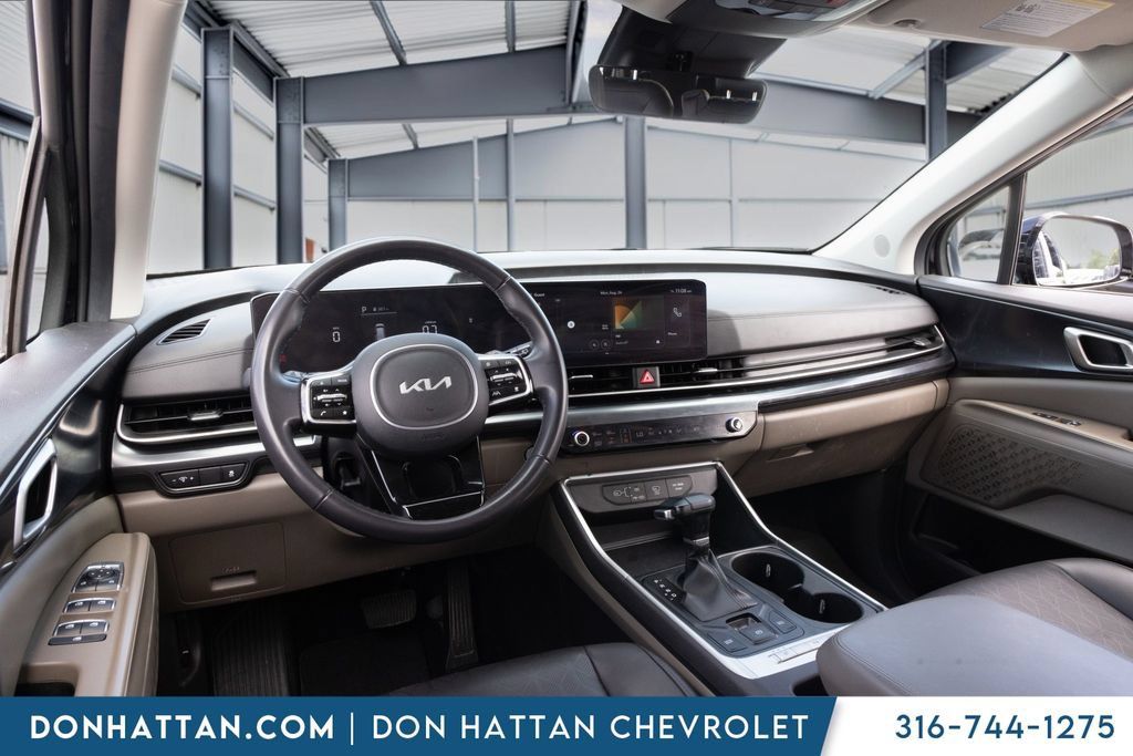 Used 2025 Kia Carnival FWD image 17