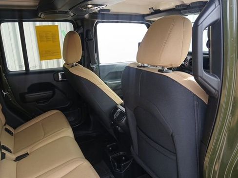 Used 2022 Jeep Gladiator Sport AWD/4WD image 17