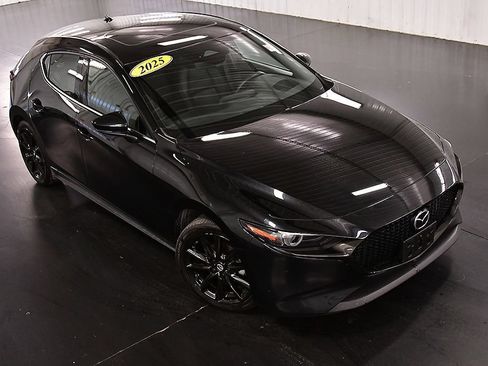 Used 2025 MAZDA MAZDA3 2.5 S Hatchback w/ Premium Pkg FWD image 12