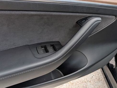 Used 2023 Tesla Model 3 Standard Range image 11