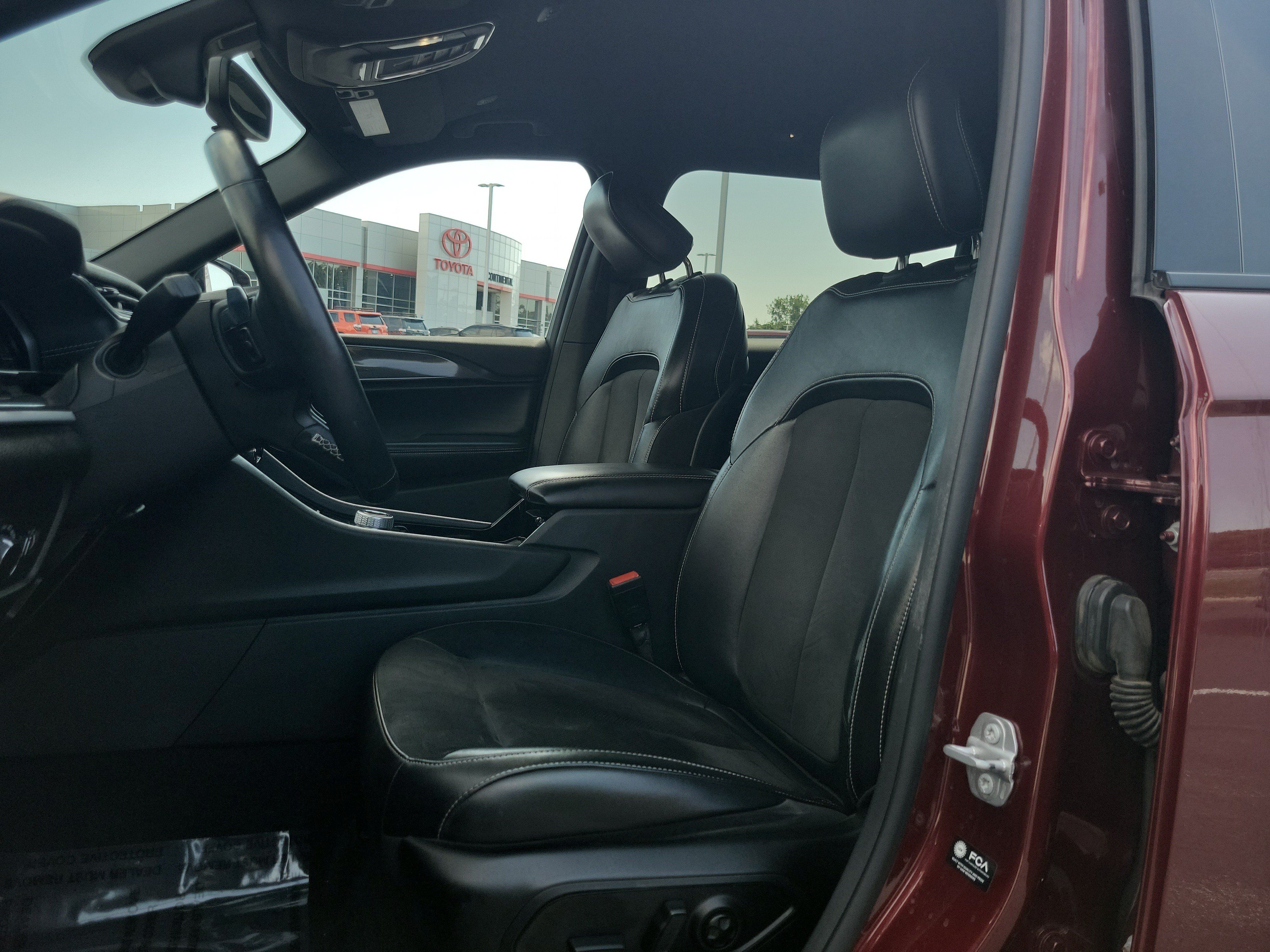 Used 2022 Jeep Grand Cherokee L Laredo AWD/4WD image 23