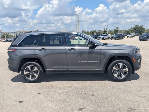 Used 2022 Jeep Grand Cherokee Limited 4xe AWD/4WD image 4