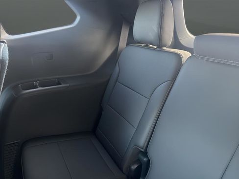 Used 2025 Buick Enclave Preferred image 35