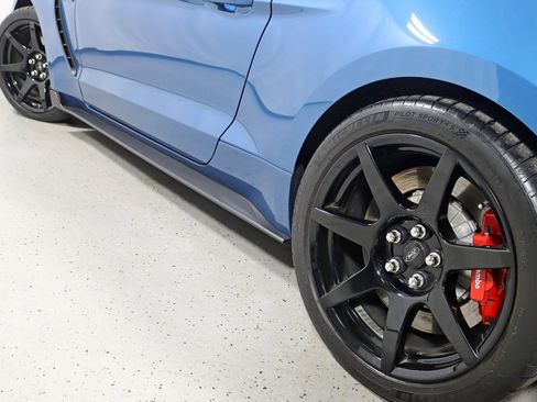 Used 2019 Ford Mustang Shelby GT350R w/ GT350R Equipment Group 920A RWD image 13