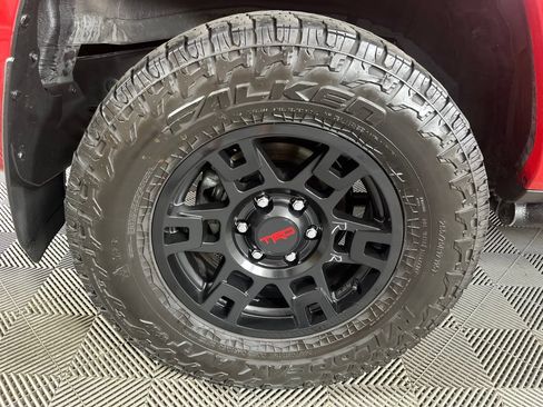 Used 2023 Toyota 4Runner TRD Off-Road Premium w/ Off Road Premium Plus Package AWD/4WD image 14