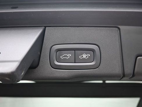 Used 2023 Volvo XC60 B5 Plus w/ Protection Package Premier image 33