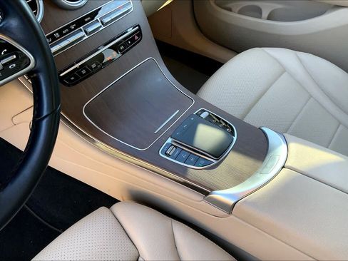 Used 2021 Mercedes-Benz GLC 300 image 16