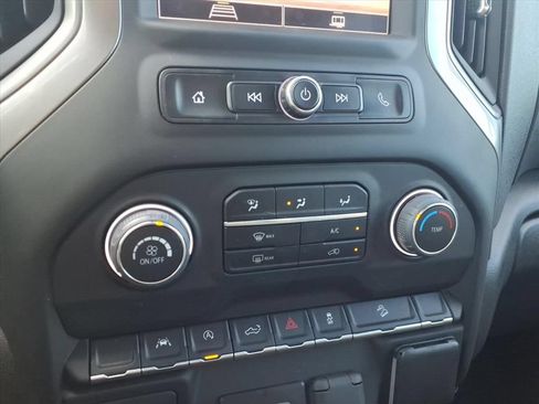 Used 2022 Chevrolet Silverado 1500 Custom Trail Boss AWD/4WD image 25
