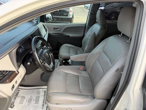 Used 2015 Toyota Sienna XLE image 14