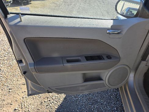 Used 2009 Dodge Caliber SXT w/ Driver Convenience Group FWD image 8