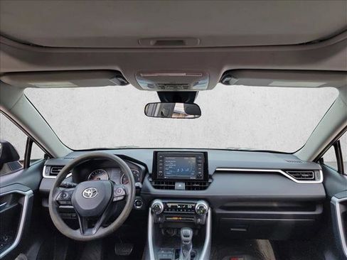 Used 2020 Toyota RAV4 XLE image 17