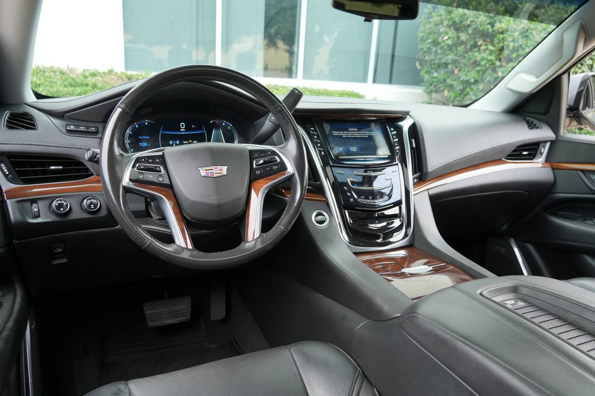Used 2019 Cadillac Escalade Premium Luxury AWD/4WD image 5