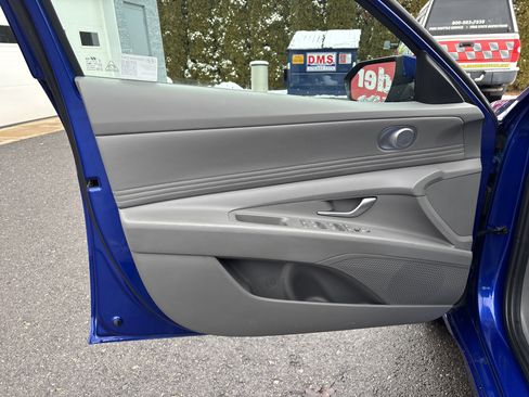 Used 2025 Hyundai Elantra SEL image 16
