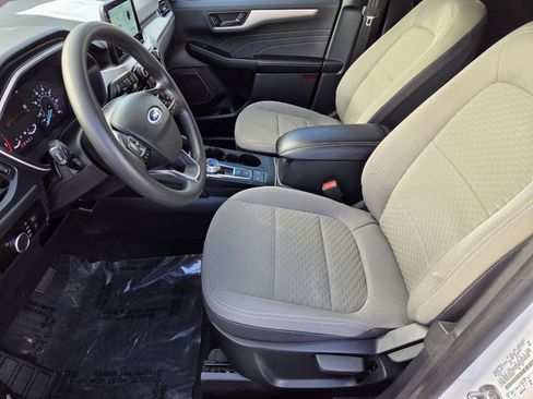 Certified 2022 Ford Escape SE w/ SE Sport Appearance Package image 10