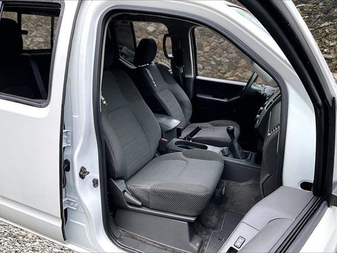 Used 2015 Nissan Frontier PRO-4X AWD/4WD image 7