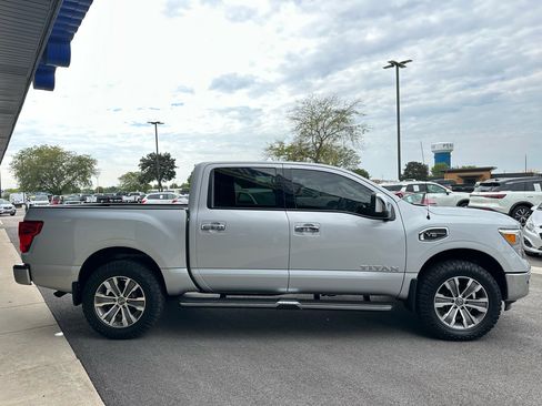 Used 2017 Nissan Titan SL w/ SL Towing Convenience Package image 8
