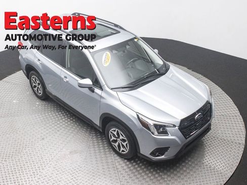Used 2023 Subaru Forester Premium AWD/4WD image 3