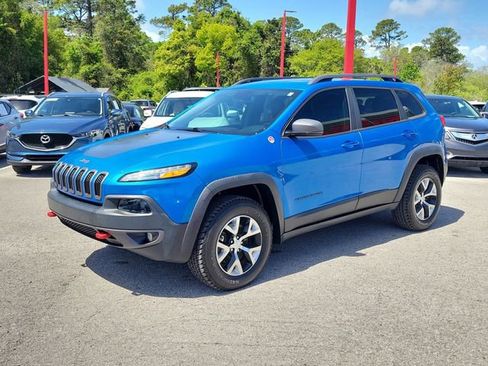 Used 2018 Jeep Cherokee Trailhawk AWD/4WD image 5
