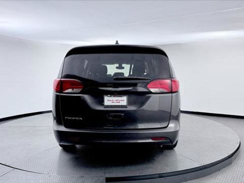 Used 2017 Chrysler Pacifica Touring FWD image 7