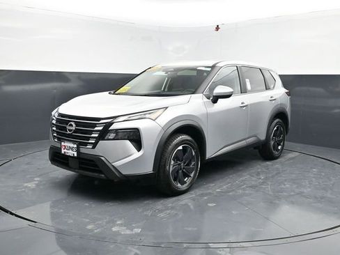 Used 2025 Nissan Rogue SV image 4