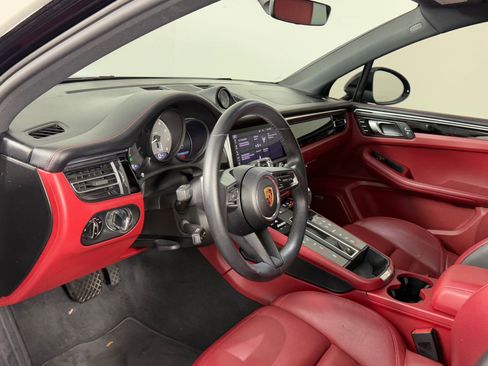 Used 2024 Porsche Macan S image 4
