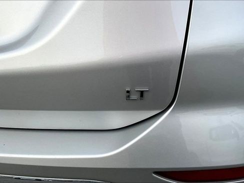 Used 2021 Chevrolet Equinox LT image 21