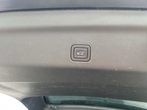 Used 2024 Chevrolet Suburban LT RWD image 30