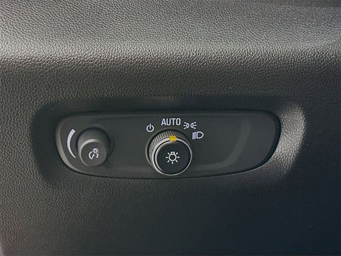 Used 2023 Chevrolet Traverse Premier image 10