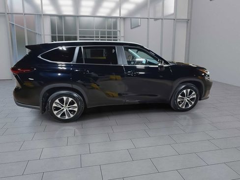 Certified 2024 Toyota Highlander XLE AWD/4WD image 9