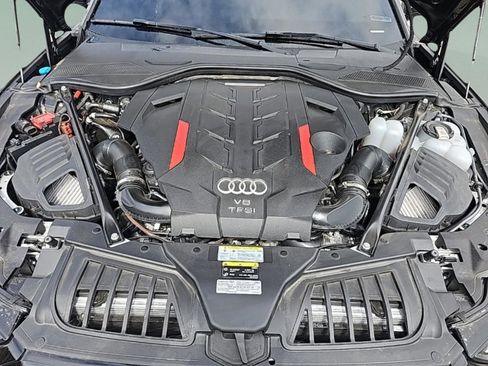 Used 2024 Audi S8 w/ S8 Comfort Plus Package AWD/4WD image 10