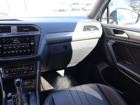 Used 2023 Volkswagen Tiguan SE R-Line image 13