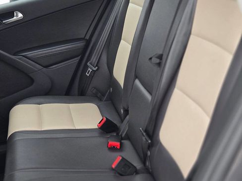Used 2016 Volkswagen Tiguan S image 18