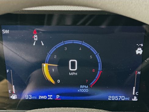 Used 2025 Chevrolet TrailBlazer LT AWD/4WD image 18