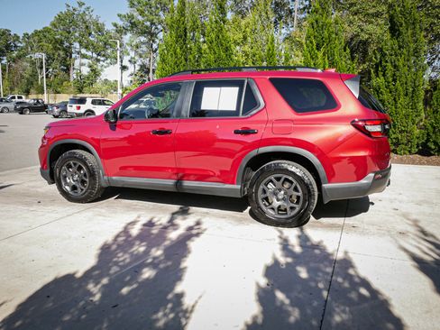 Certified 2025 Honda Pilot TrailSport image 7
