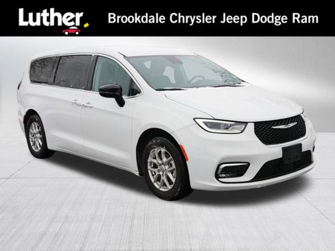 Used 2024 Chrysler Pacifica Touring-L image 1