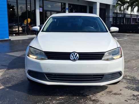 Used 2011 Volkswagen Jetta SE FWD image 3