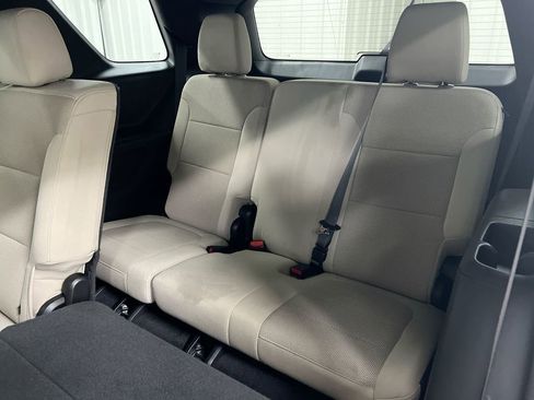 Used 2023 Chevrolet Traverse LS FWD image 23