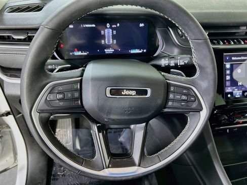 Used 2023 Jeep Grand Cherokee Laredo w/ Luxury Tech Group I AWD/4WD image 11