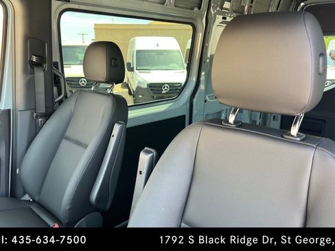 Used 2025 Mercedes-Benz Sprinter 2500 image 16