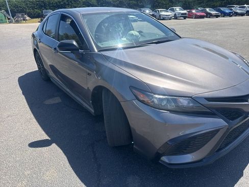 Used 2023 Toyota Camry SE image 3