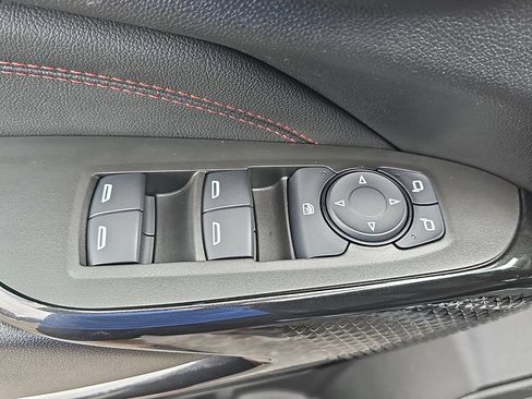 Certified 2024 Chevrolet Trax RS FWD image 32