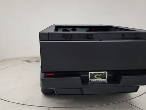 Used 2024 Tesla Cybertruck AWD Crew Cab image 8