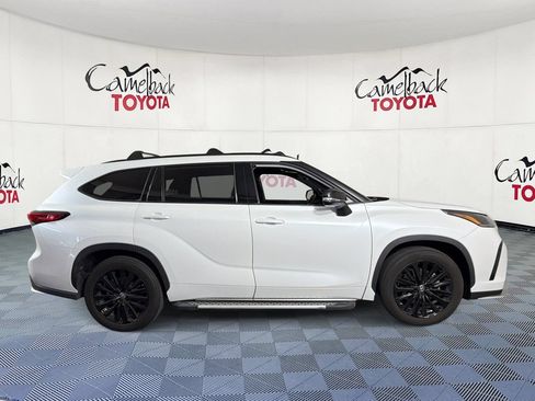 Used 2023 Toyota Highlander XSE FWD image 8