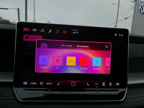 New 2026 Volkswagen Tiguan SE AWD/4WD image 18
