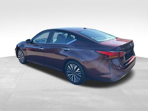 Used 2024 Nissan Altima 2.5 SV image 3