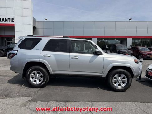 Used 2024 Toyota 4Runner SR5 AWD/4WD image 37